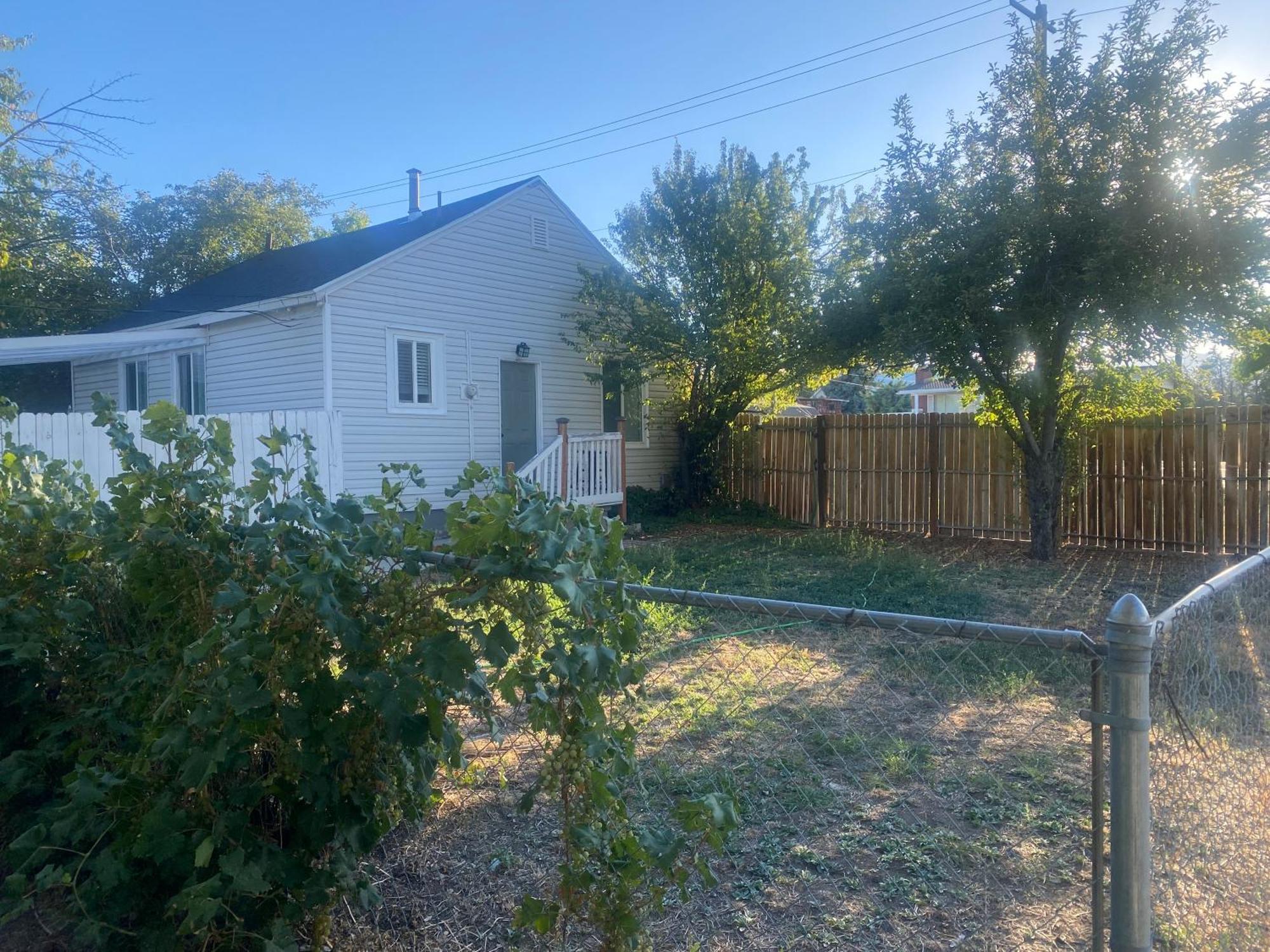 Cute Entire Small House With Large Yard! Pets Welcome! West Valley City Exterior photo