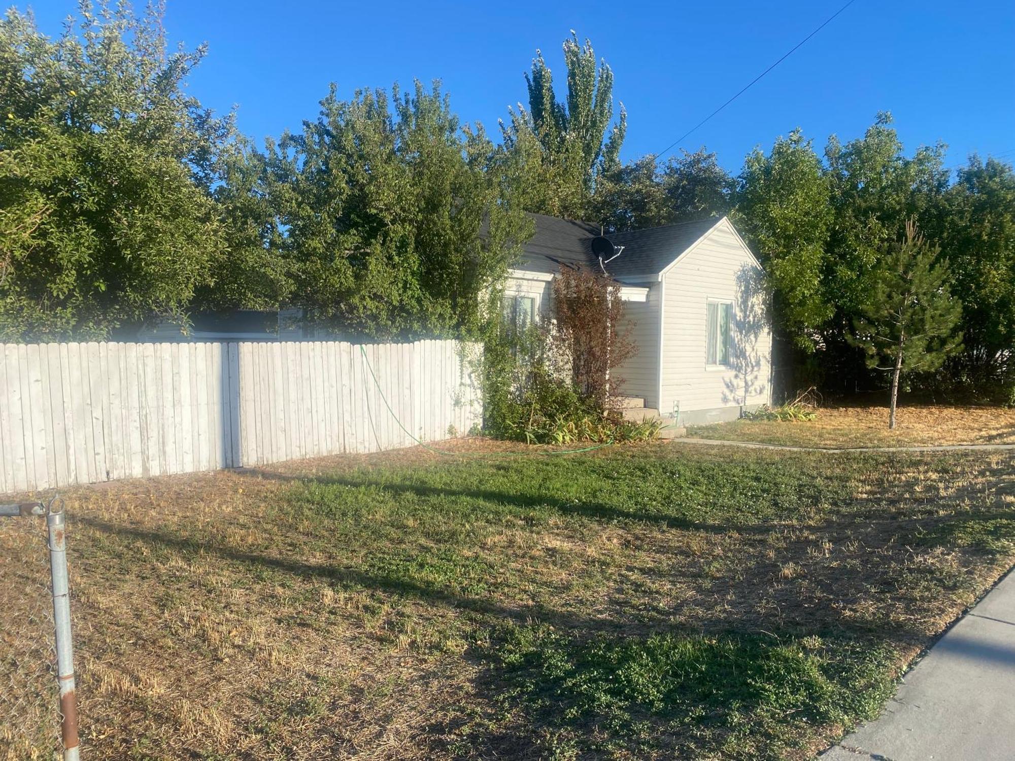 Cute Entire Small House With Large Yard! Pets Welcome! West Valley City Exterior photo