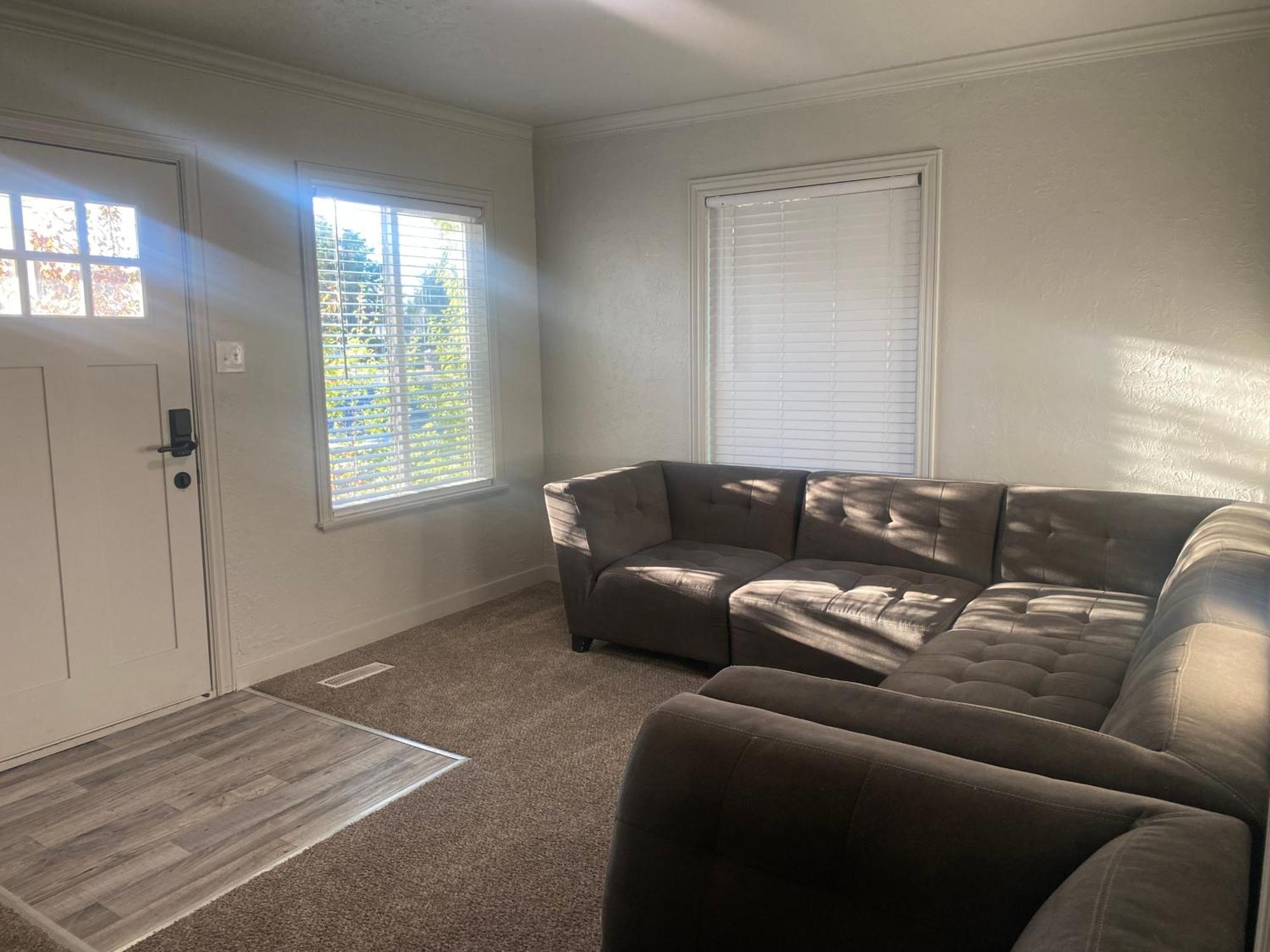 Cute Entire Small House With Large Yard! Pets Welcome! West Valley City Exterior photo